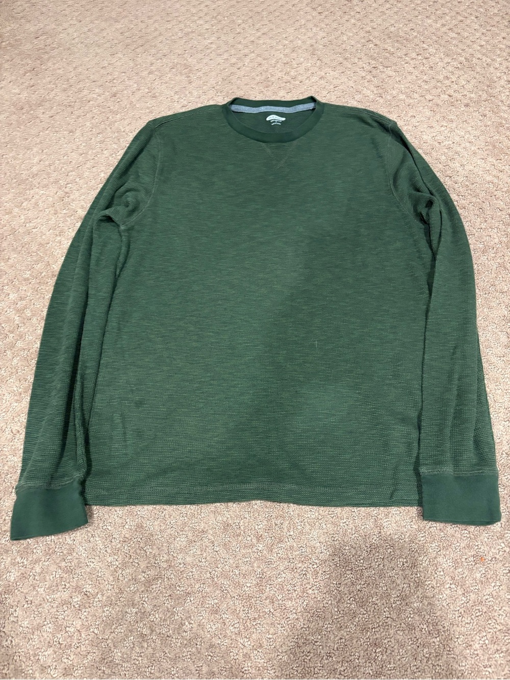 Old Navy Men's Long Sleeve Crewneck in Dark Green